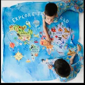 NWT/NIB LITTLE SLEEPIES AROUND THE WORLD CLOUD BLANKET - instantly sold out 🌍🩷
